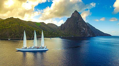 4 Mars 27 - Navigation au large des Pitons