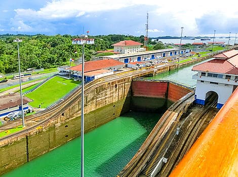 5 Avr 27 - Traversée du canal de Panama