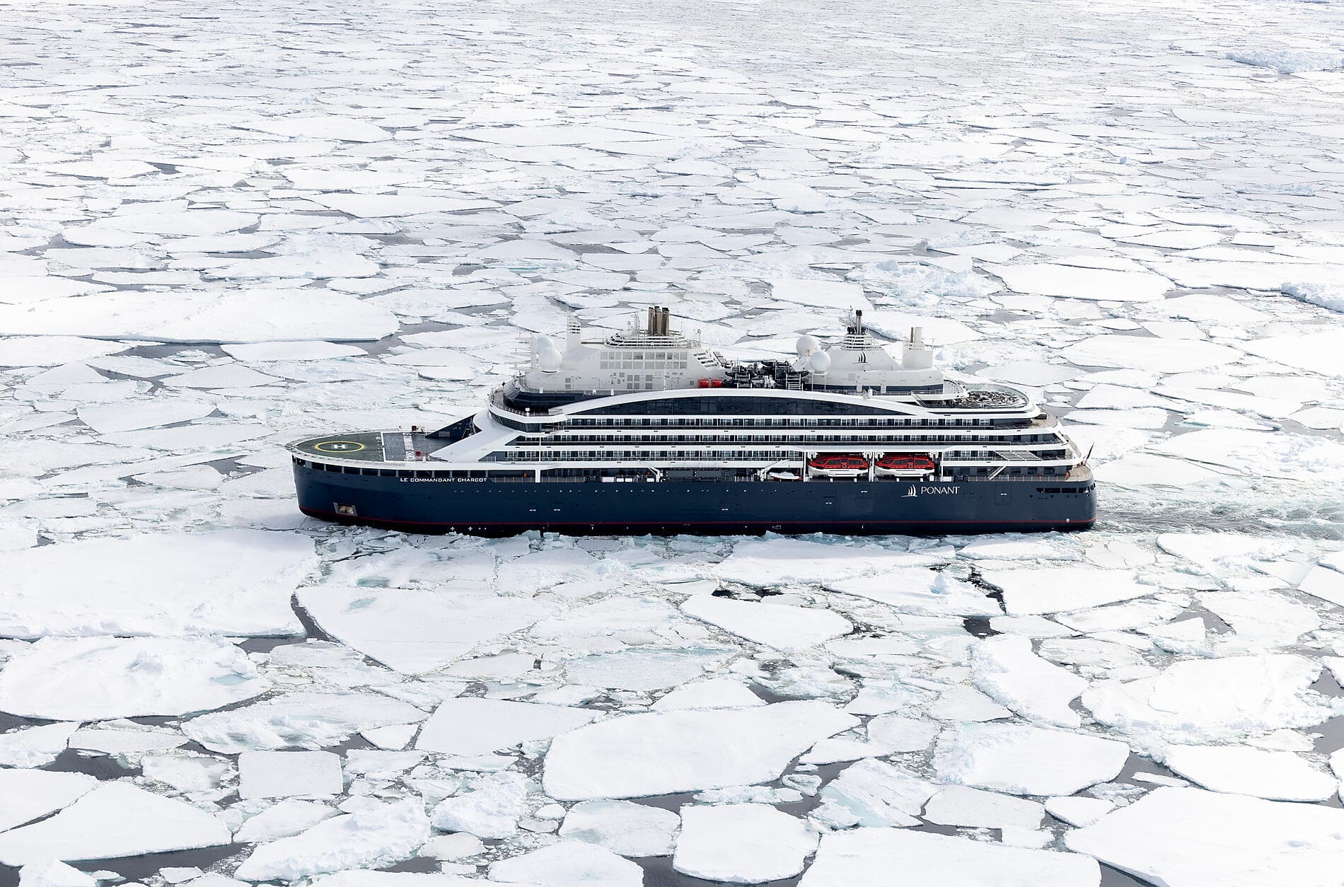 Au cœur des glaces de l'Arctique, du Svalbard au Groenland 
