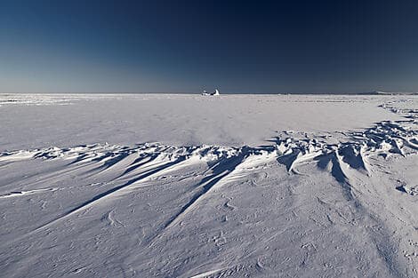 23 Avr 27 - Exploration du détroit de Nares