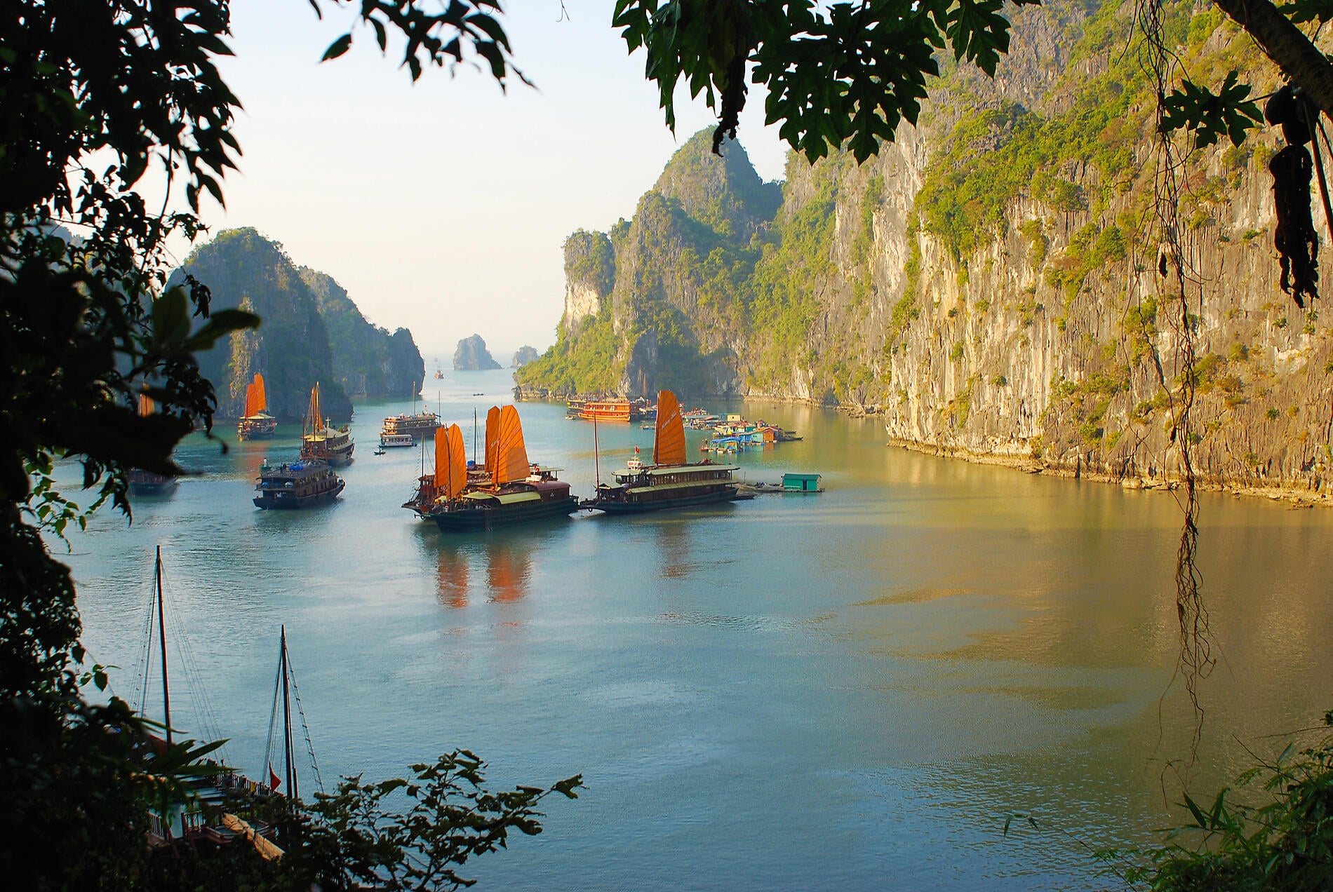 02-08-09-03-01-Istockphoto-Halong_Bay-Vietnam-HD-H.jpg