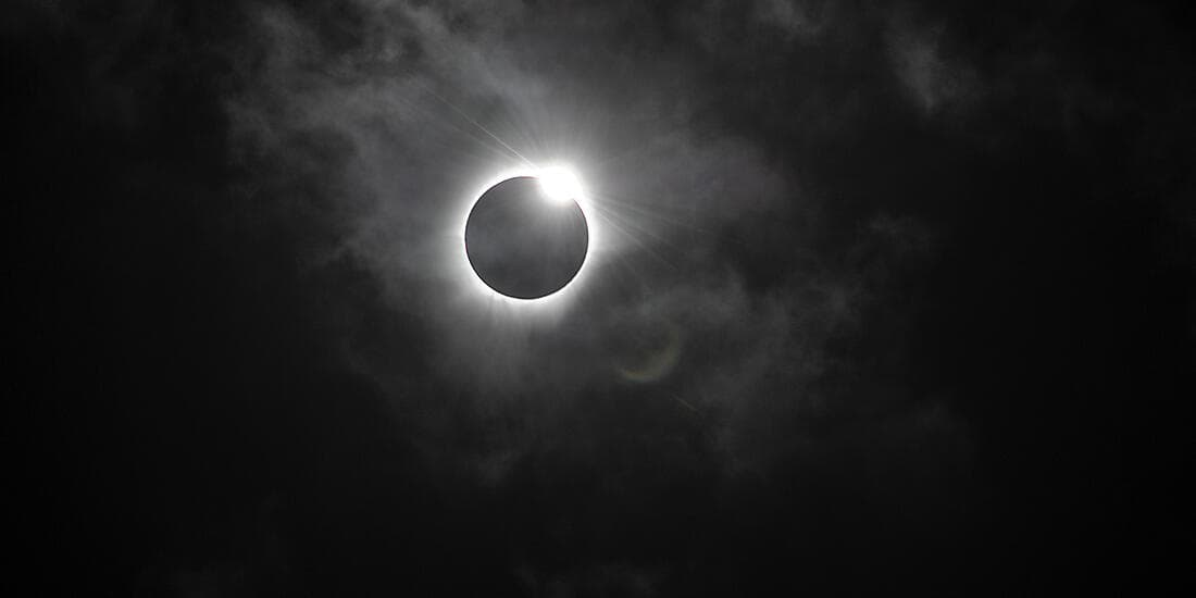 Eclipse solaire totale entre Méditerranée et Atlantique
